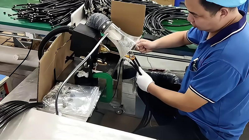 高頻焊接機，輕松實現(xiàn)接線端子錫焊，讓你的工作更輕松！
