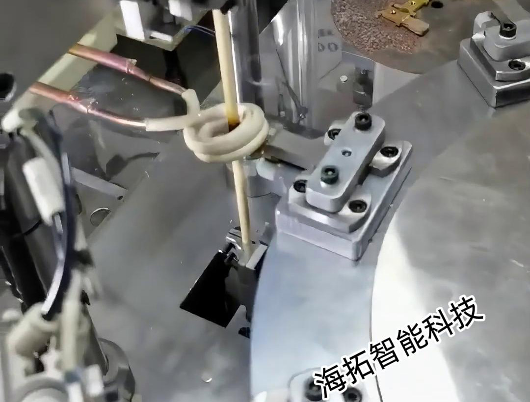 高頻釬焊設(shè)備對(duì)銅件觸點(diǎn)自動(dòng)化焊接的全過程