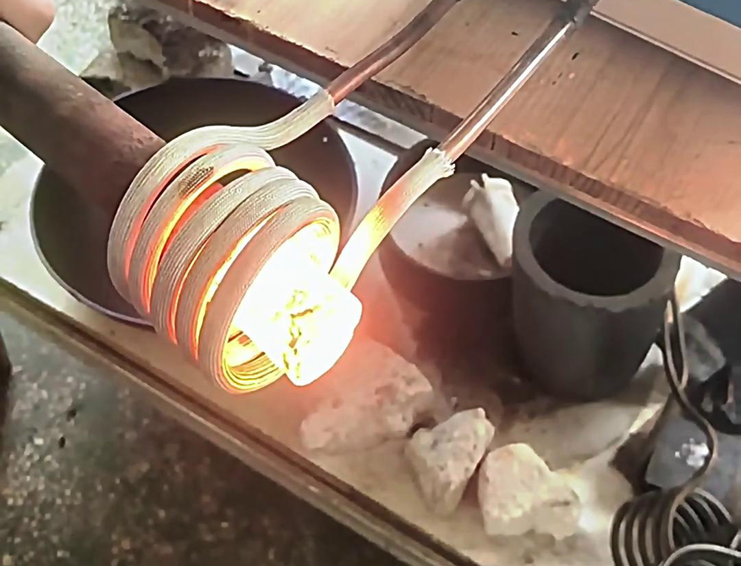 高頻機(jī)棒料加熱用于金屬加工、如熱鍛、熱處理退火、正