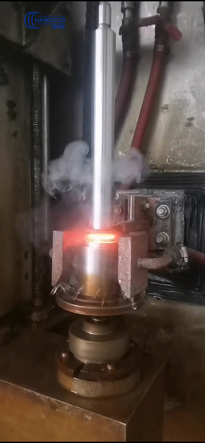軸淬火用高頻淬火機床，瞬間900度